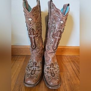 Corral Square Toes Cognac Cross and Studs C2856